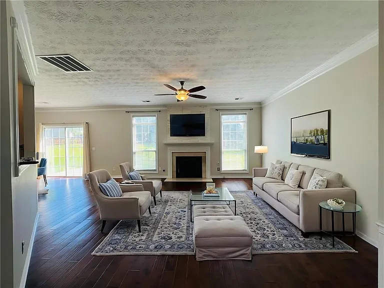 156 Weatherstone Dr — Photo 3