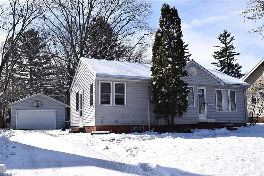 21325 Eastwood Ave photo 1