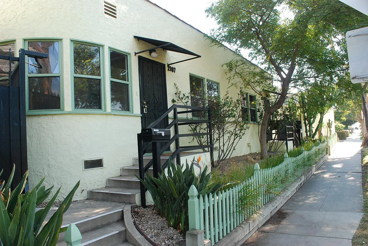 Entrance from Stewart St - 2107 Stewart St
