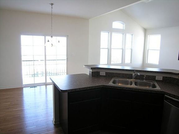 4th image of 501 Plaza Pl