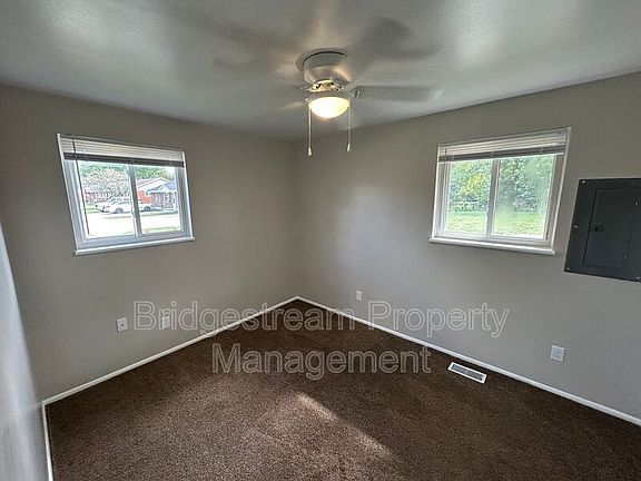 4th image of 4926 Leeper St