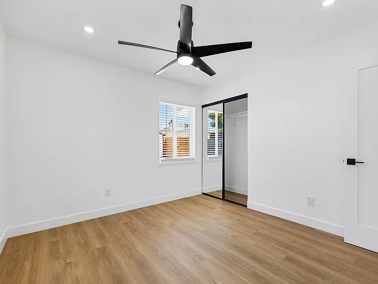 895 Riverlawn Ave #B — Photo 21