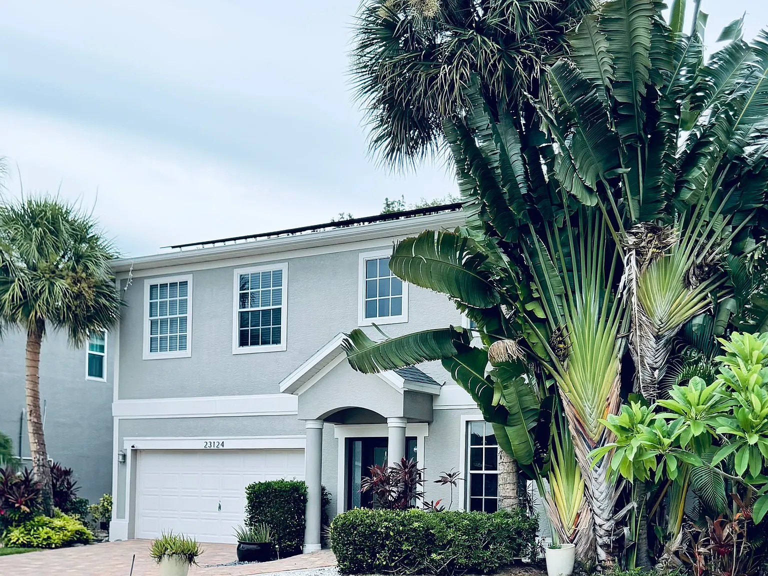 3 bed, 2.5 bath, 2560 sqft, $4,199 — Photo 1
