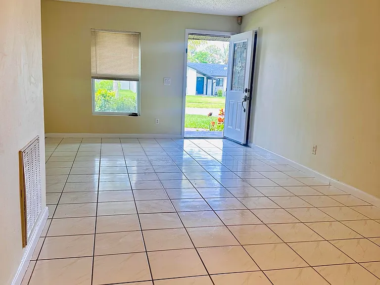 6245 Saxon Blvd — Photo 4