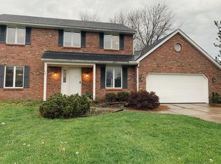 8221 Clarence Ln N, East Amherst, NY 14051