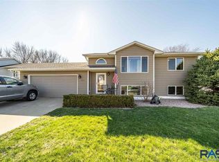 1221 S Hillview Rd, Sioux Falls, SD 57110