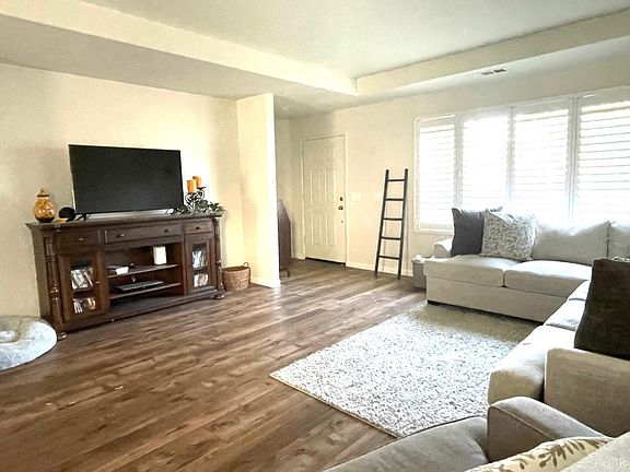 3rd image of 1429 W Bella Oaks Way
