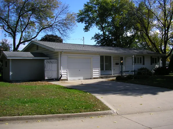 821 Cataract Ave, Waterloo, IA 50702