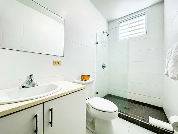 3rd image of 172 Calle Capitan Cor #2101
