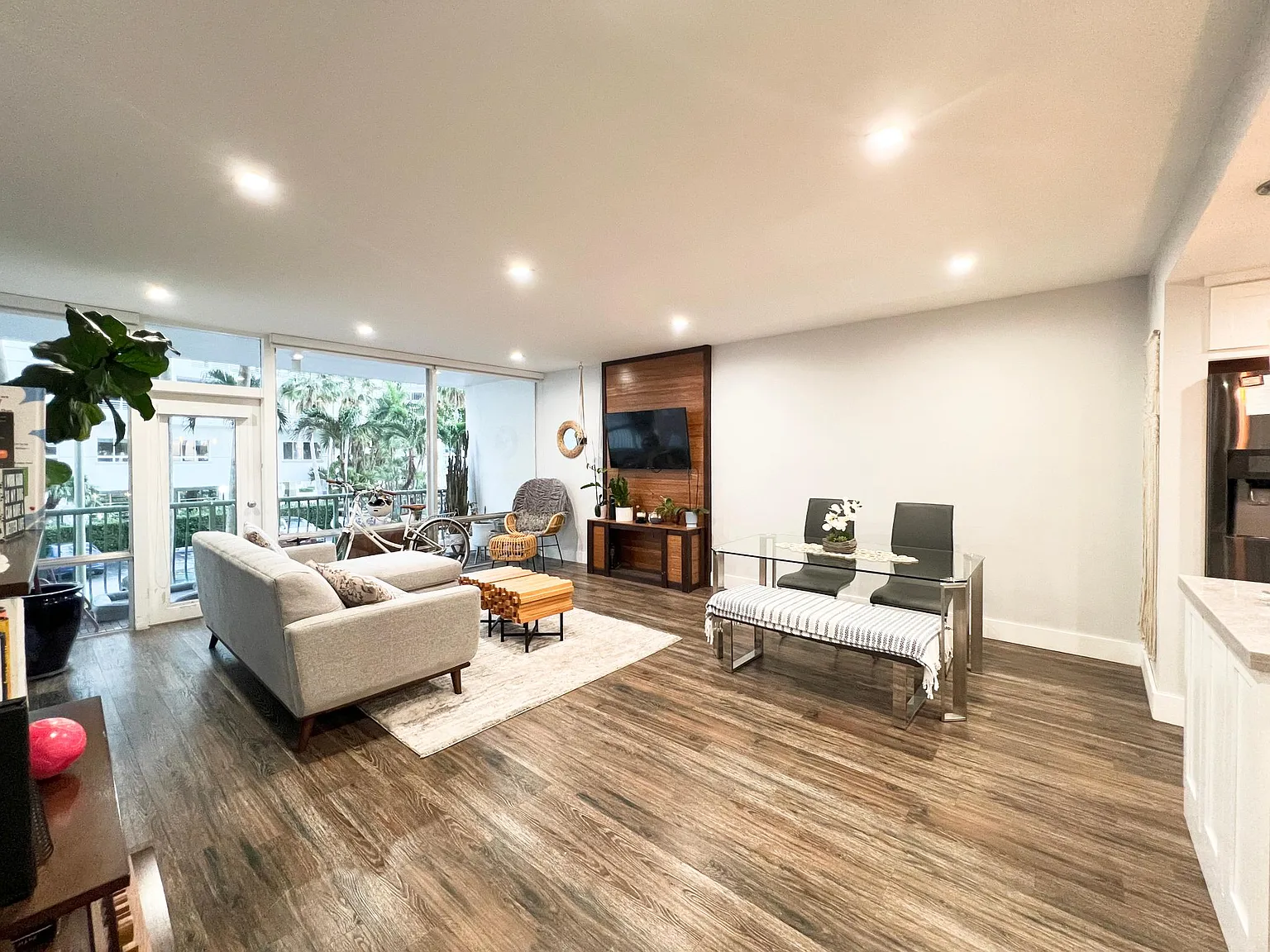 1408 Brickell Bay Dr — Photo 4