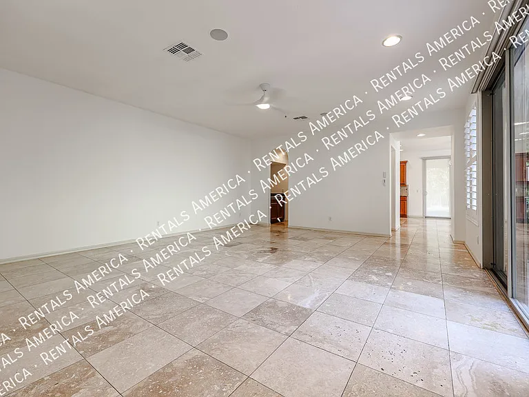 3966 E Crest Ln — Photo 7