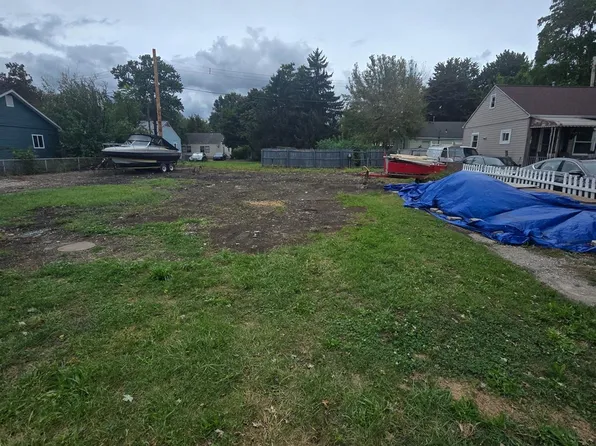 817 Fireland Ln, Port Clinton, OH 43452