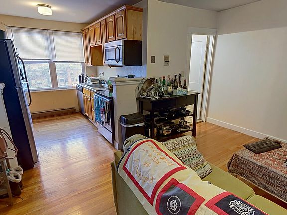 3rd image of 402B Highland Ave #20