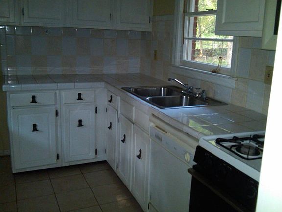 5th image of 1925 Mayes Dr SE