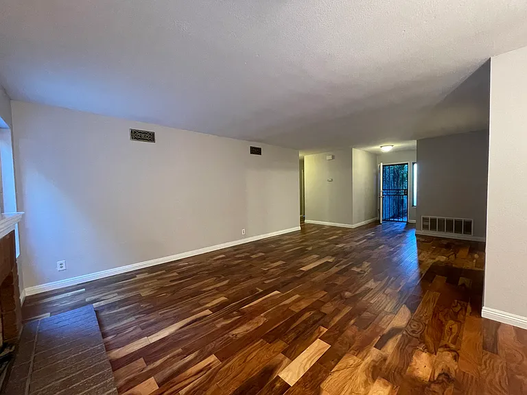 1868 W Phillips Dr — Photo 7