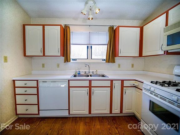 3rd image of 1204 Wellington Hills Cir