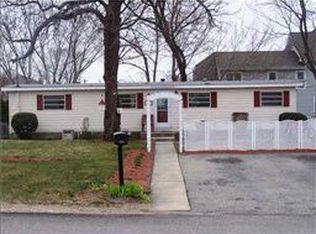 486 Nausauket Rd, Warwick, RI 02886