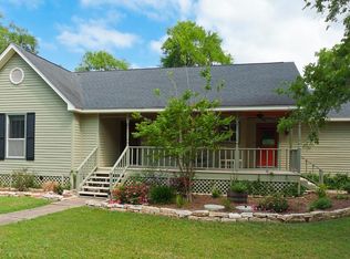 20410 Deer Run Rd, Damon, TX 77430