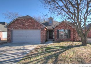 5225 S Bahama Ave W, Sand Springs, OK 74063