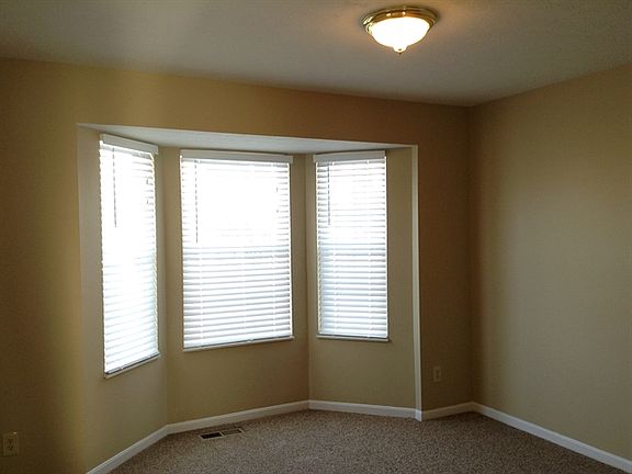 3rd image of 273 Ludlow Ct