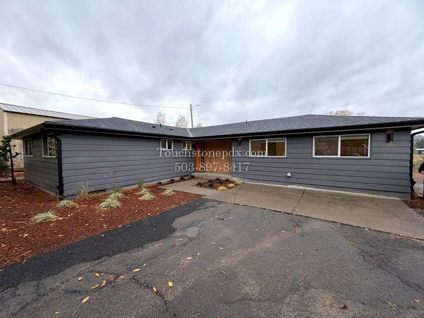 Beautifully Remodeled Damascus 4 Bed Home with AC & Expansive Fenced Yard — Photo 2