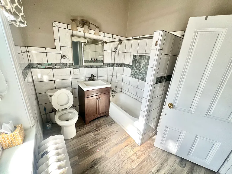 3935 Penn Ave #1 — Photo 5