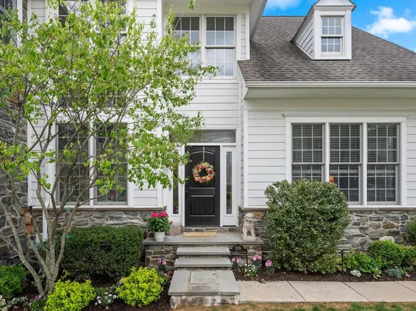 309 Sunny Brook Ln, Newtown Square, PA 19073