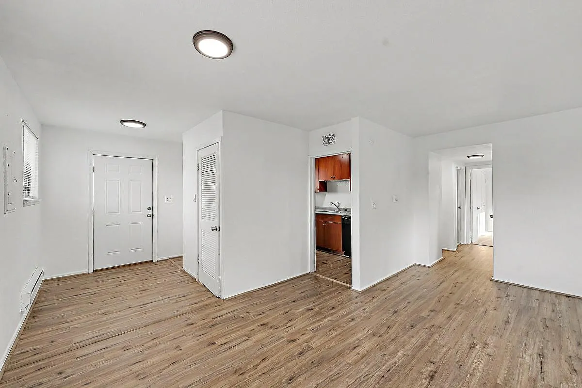 3 bed, 964 sqft, $2,450 — Photo 3