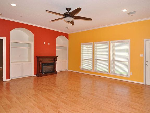 4th image of 302 Fairfield Ave