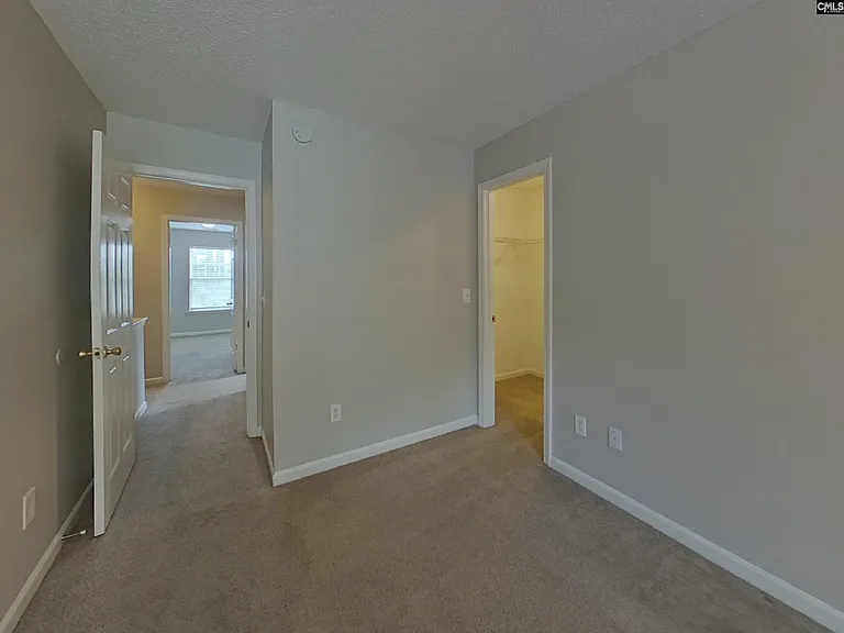 381 Valley Heights Ln — Photo 7