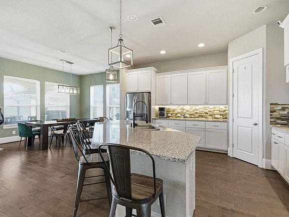 5th image of 40664 Damuth Dr