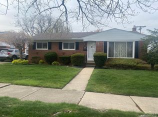 6840 Crestwood St, Dearborn Heights, MI 48127