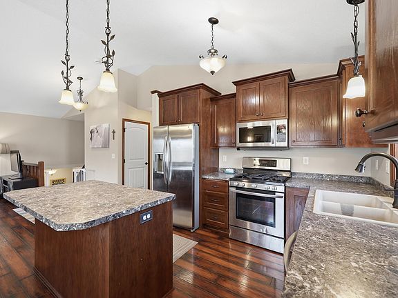 4th image of 9085 Grove Dr
