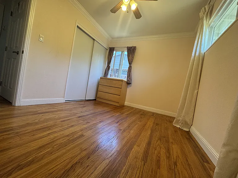 1066 Heatherstone Ave — Photo 4