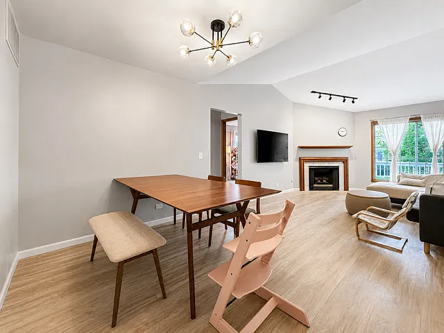 1891 Fox Run Dr — Photo 3