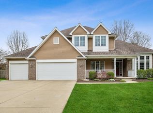 3829 Fox Crossing Dr, Saint Joseph, MI 49085