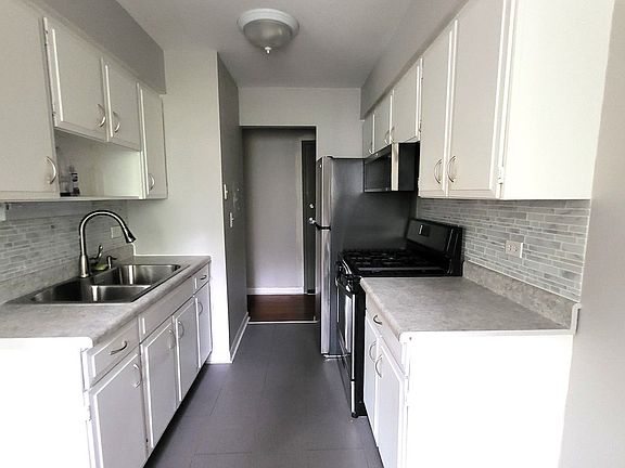 2nd image of 1060 W Hollywood Ave APT 303
