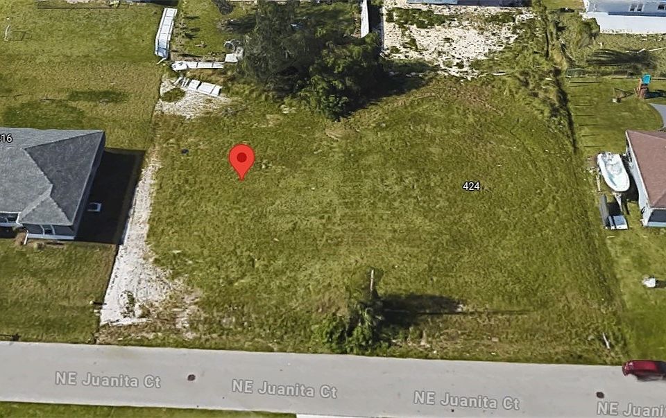 2nd image of 420 NE Juanita Ct