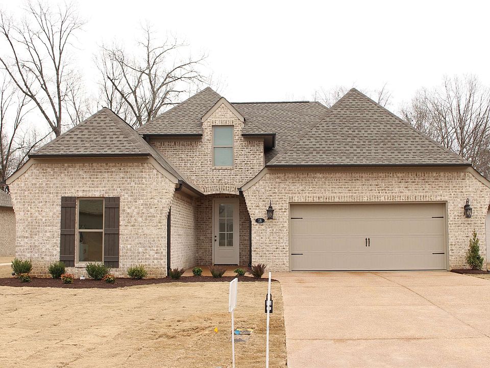 1st image of 18 Emerald Breeze Dr