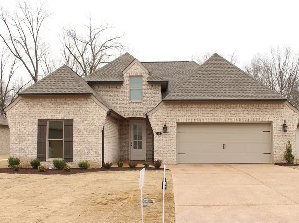 18 Emerald Breeze Dr, Jackson, TN 38305