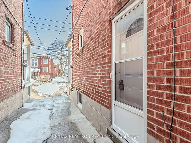 20 Castleton Ave #LOWER — Photo 2