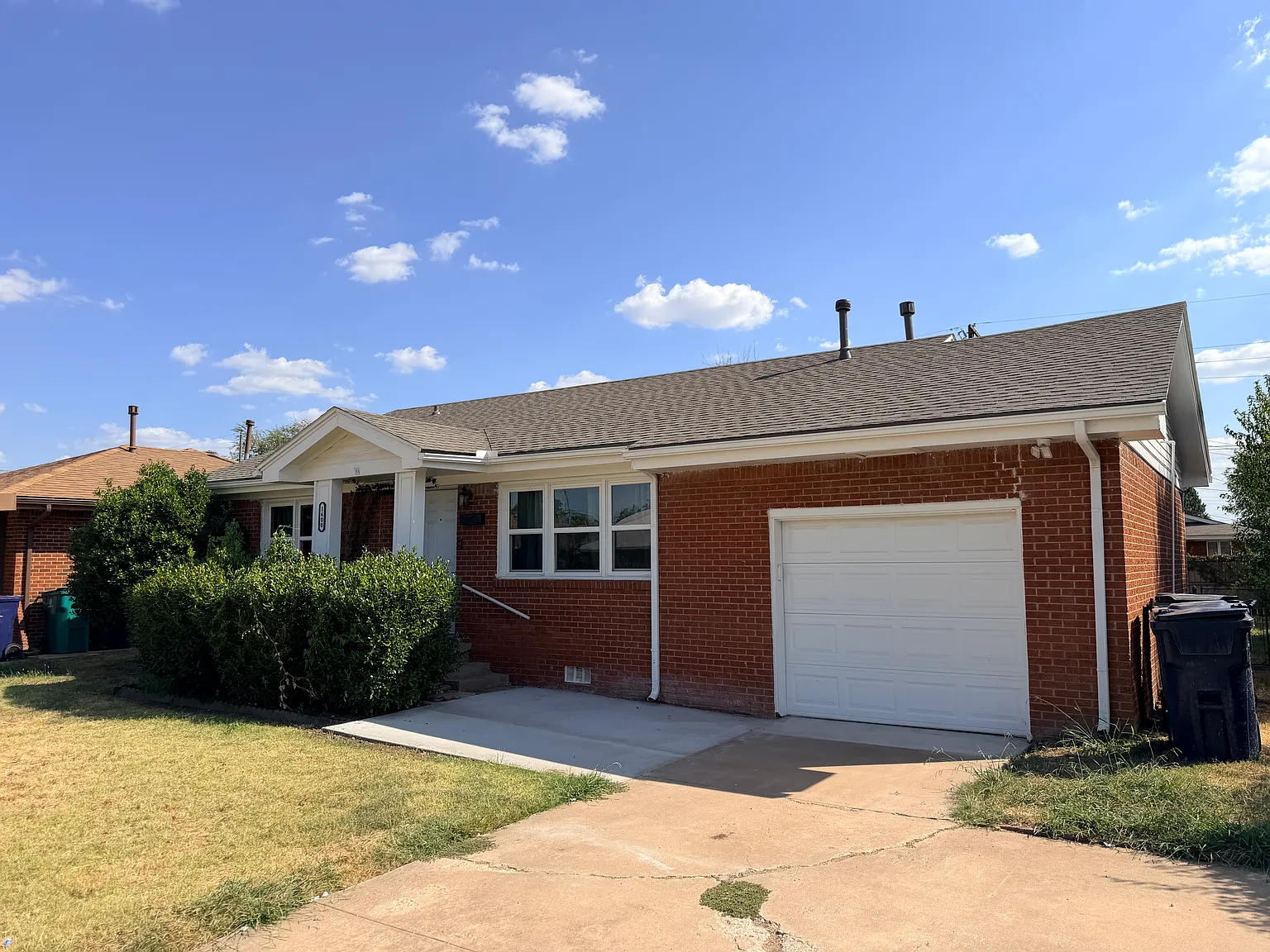 3 bed, 928 sqft, $1,400 — Photo 2