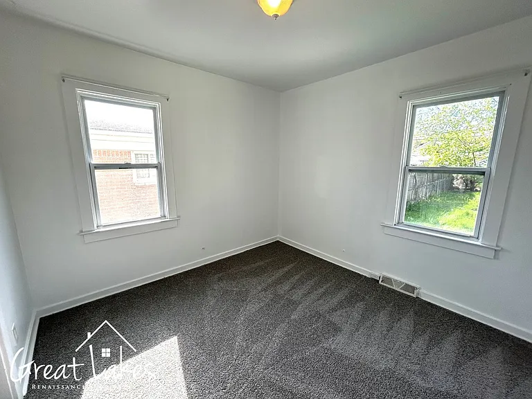 8428 Timken Ave — Photo 12