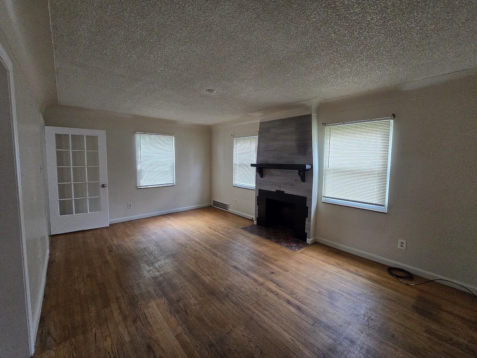 15205 Maplewood Avenue - 1 — Photo 3