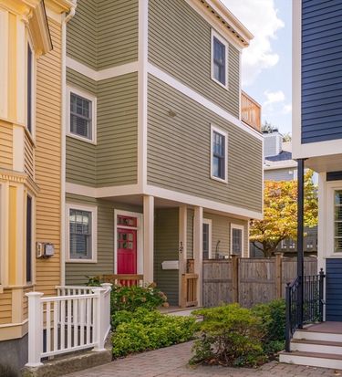 12-12B Watson St, Cambridge, MA 02139