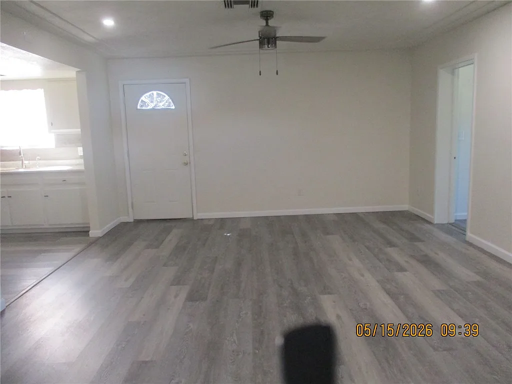 3 bed, 2.0 bath, 1460 sqft, $1,600 — Photo 2