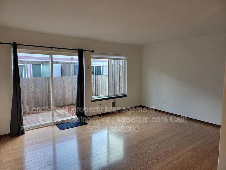 3121 NE Flintlock Pl — Photo 3