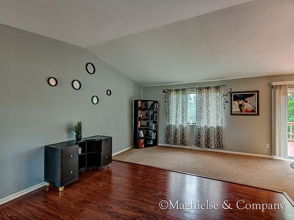 4th image of 5546 Riverlook Dr NE