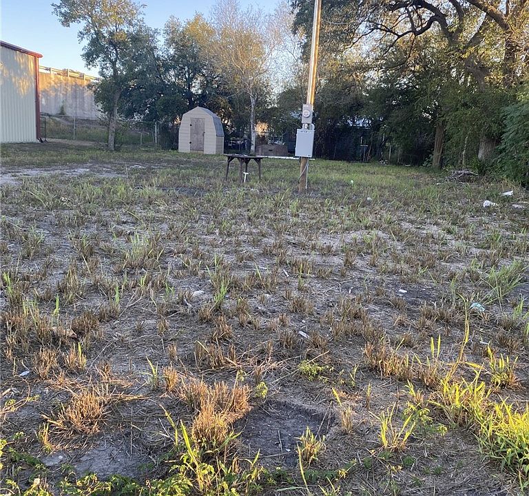 1st image of 724 W Front St