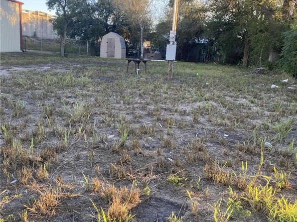 724 W Front St, Alice, TX 78332